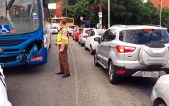 acidente-entre-onibus-e-carros-deixa-transito-lento-no-bairro-da-federacao,-em-salvador