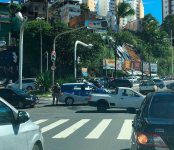 batida-em-cruzamento-deixa-transito-lento-na-regiao-da-lucaia,-em-salvador